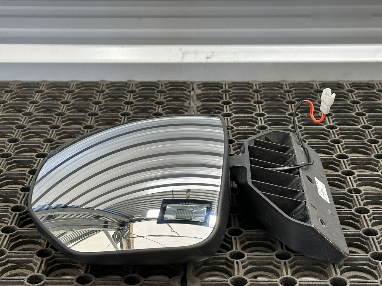 IVECO S-WAY STRALIS 5802287173 IVECO truck - Espelho retrovisor por Camião: foto 3 IVECO S-WAY STRALIS 5802287173 IVECO truck - Espelho retrovisor por Camião: foto 3