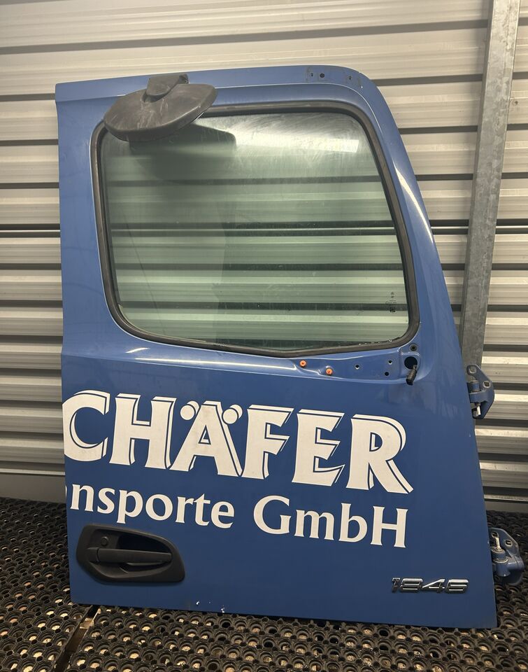 MERCEDES ACTROS MP4 DOOR RIGHT EITH RAMP MIRROR - Porta e peças: foto 1 MERCEDES ACTROS MP4 DOOR RIGHT EITH RAMP MIRROR - Porta e peças: foto 1