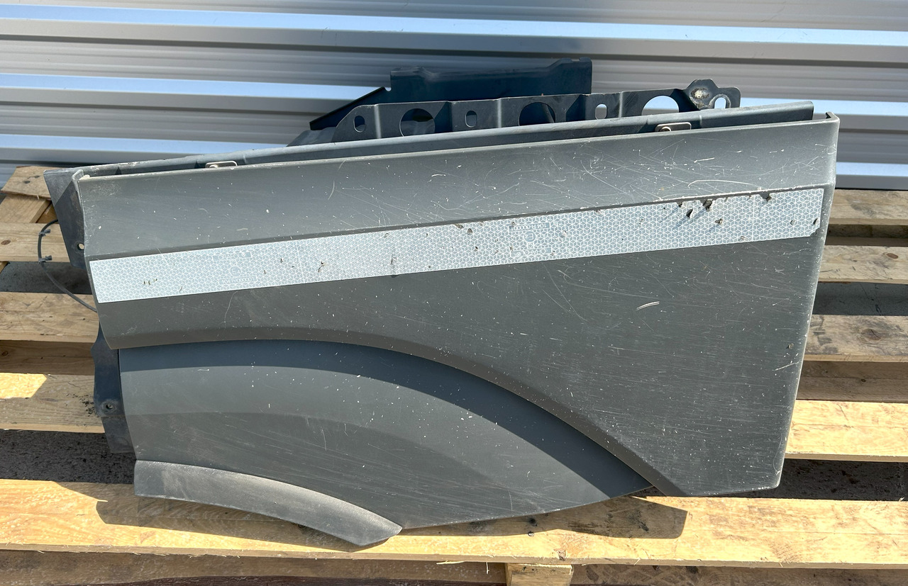 MERCEDES ACTROS MP4 STORAGE COMPARTMENT EXTENSION OF THE STEPS LEFT - Peça universal: foto 1 MERCEDES ACTROS MP4 STORAGE COMPARTMENT EXTENSION OF THE STEPS LEFT - Peça universal: foto 1