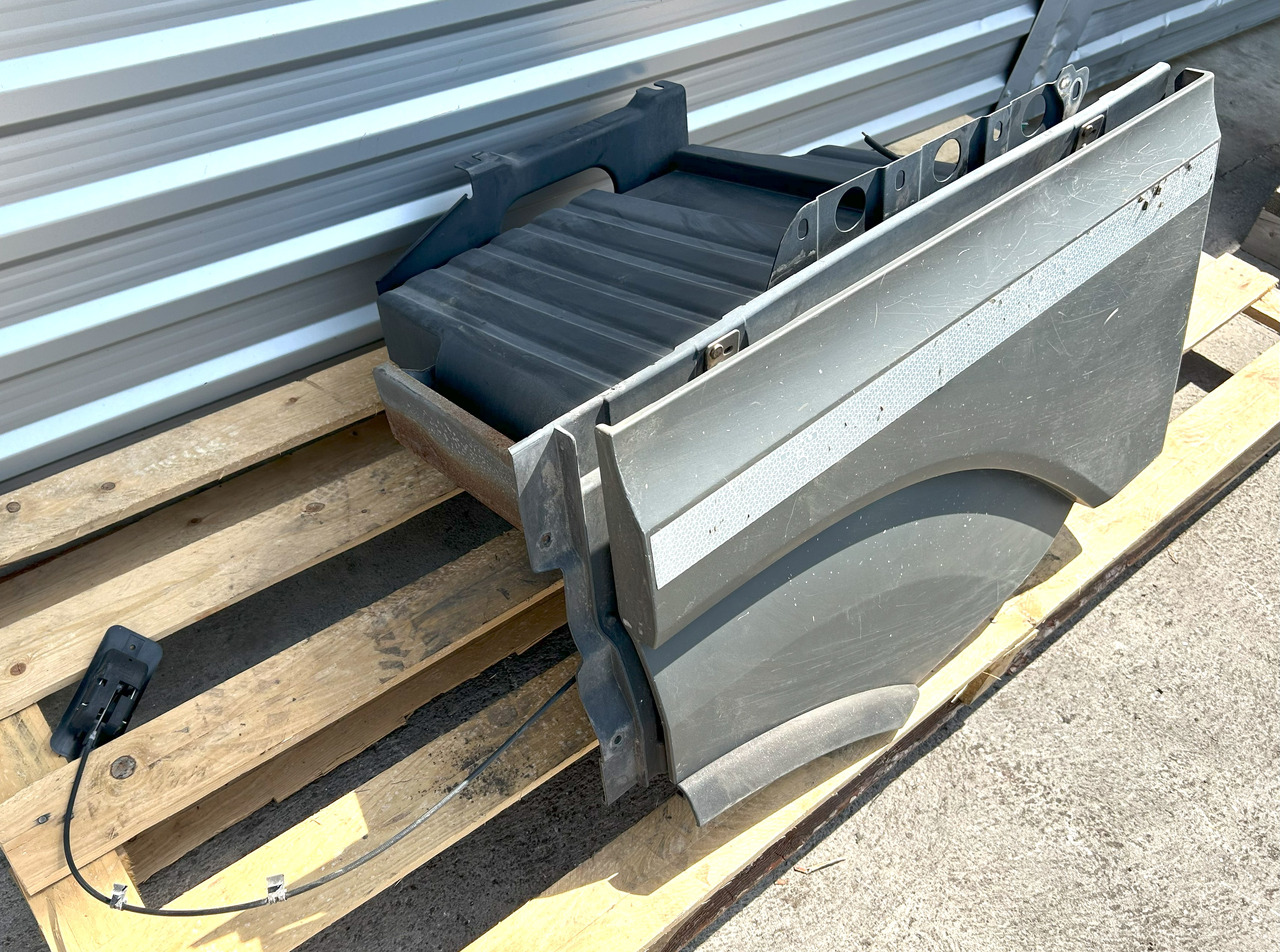 MERCEDES ACTROS MP4 STORAGE COMPARTMENT EXTENSION OF THE STEPS LEFT - Peça universal: foto 2 MERCEDES ACTROS MP4 STORAGE COMPARTMENT EXTENSION OF THE STEPS LEFT - Peça universal: foto 2