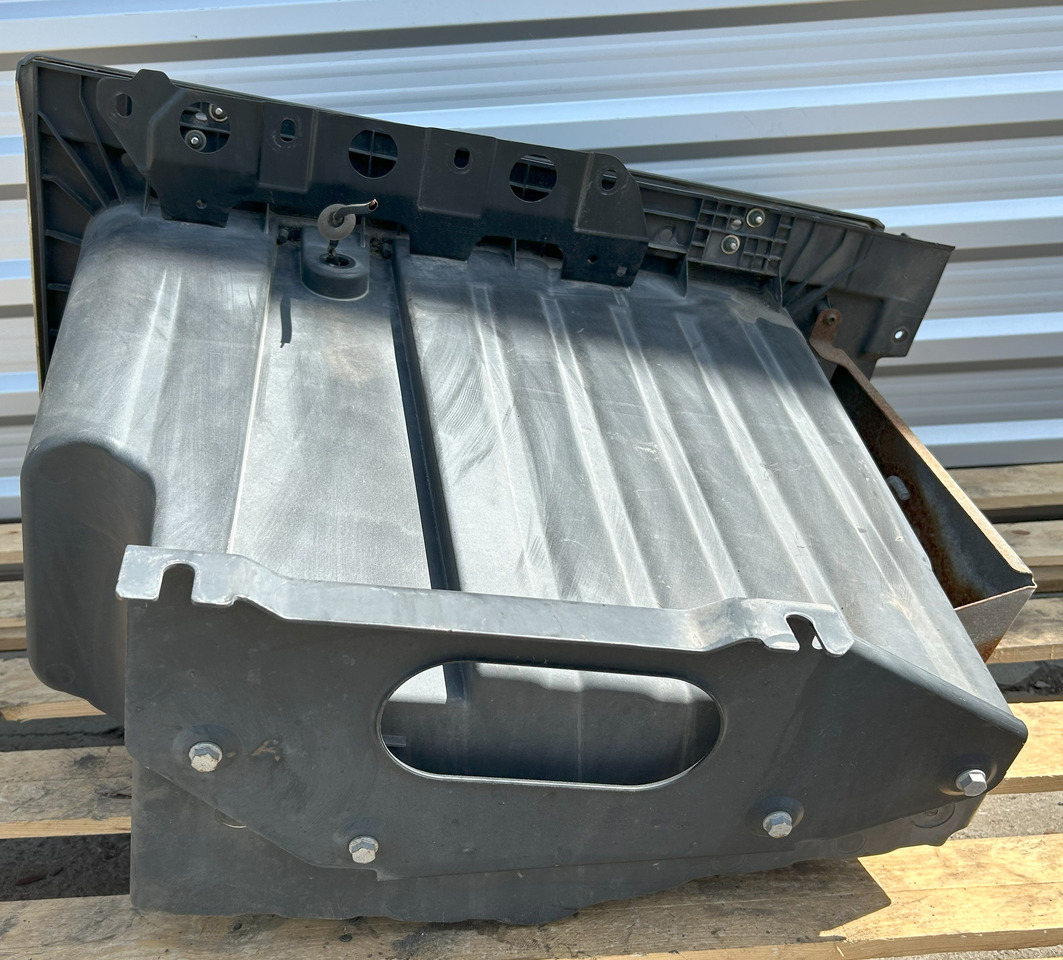 MERCEDES ACTROS MP4 STORAGE COMPARTMENT EXTENSION OF THE STEPS LEFT - Peça universal: foto 5 MERCEDES ACTROS MP4 STORAGE COMPARTMENT EXTENSION OF THE STEPS LEFT - Peça universal: foto 5