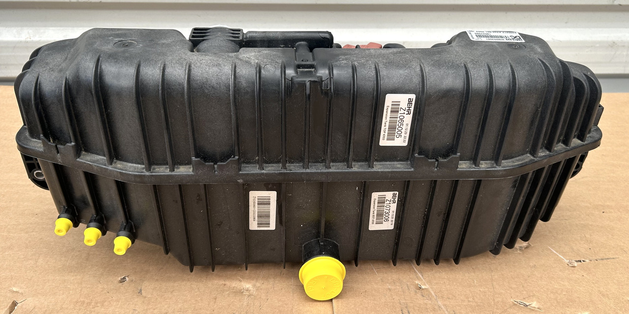 MERCEDES COOLANT EXPANSION TANK AROCS ACTROS MP4 MP5 - Tanque de expansão: foto 2 MERCEDES COOLANT EXPANSION TANK AROCS ACTROS MP4 MP5 - Tanque de expansão: foto 2