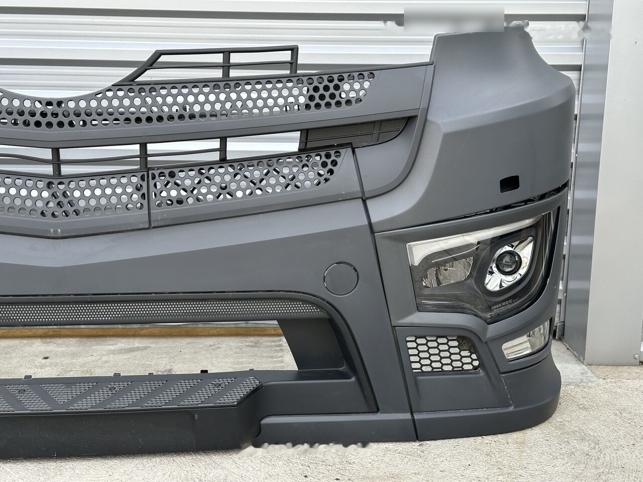 Mercedes-Benz ACTROS MP4 MP5 A9618203159 A9618203059 Mercedes-Benz A 9608801690 A9618203159 A9618203059 - Para-choque por Camião: foto 4 Mercedes-Benz ACTROS MP4 MP5 A9618203159 A9618203059 Mercedes-Benz A 9608801690 A9618203159 A9618203059 - Para-choque por Camião: foto 4