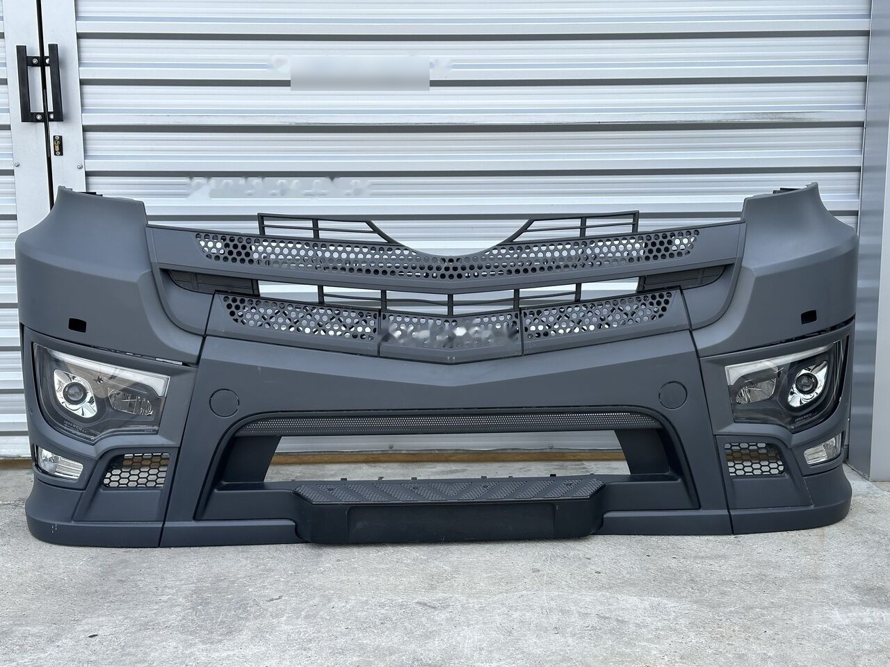 Mercedes-Benz ACTROS MP4 MP5 A9618203159 A9618203059 Mercedes-Benz A 9608801690 A9618203159 A9618203059 - Para-choque por Camião: foto 1 Mercedes-Benz ACTROS MP4 MP5 A9618203159 A9618203059 Mercedes-Benz A 9608801690 A9618203159 A9618203059 - Para-choque por Camião: foto 1