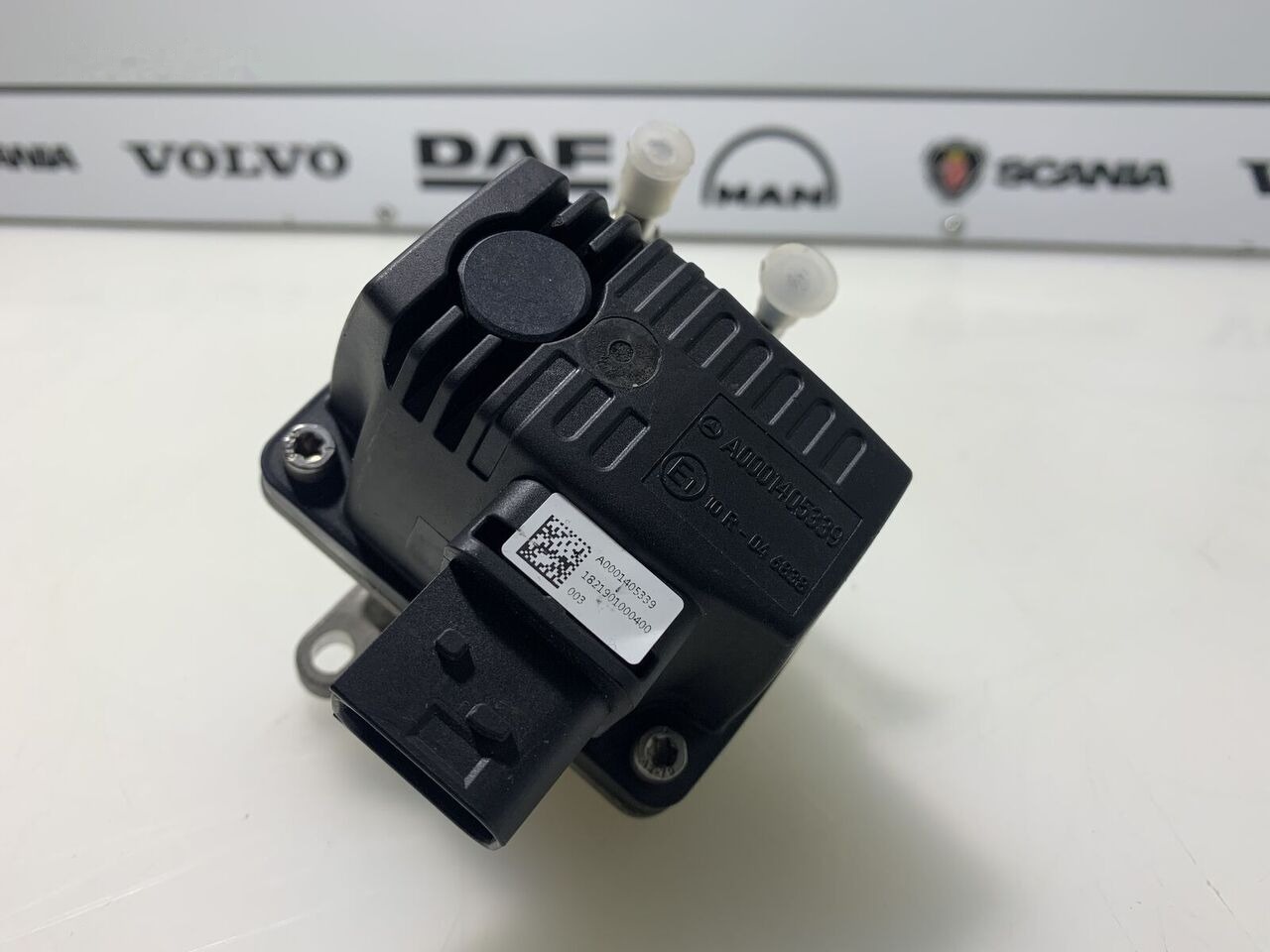 Mercedes-Benz ACTROS MP4 injector 0001405339 Mercedes-Benz ACTROS truck - Sistema de escape por Camião: foto 3 Mercedes-Benz ACTROS MP4 injector 0001405339 Mercedes-Benz ACTROS truck - Sistema de escape por Camião: foto 3