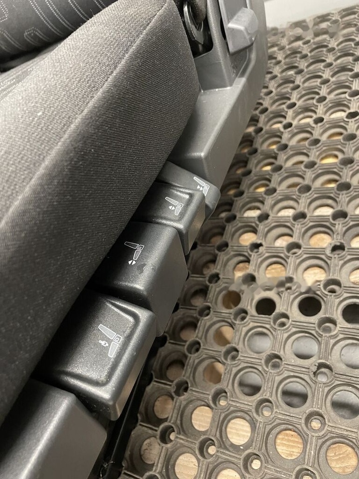 Mercedes-Benz ATEGO DRIVER'S Mercedes-Benz ATEGO - Banco por Camião: foto 3 Mercedes-Benz ATEGO DRIVER'S Mercedes-Benz ATEGO - Banco por Camião: foto 3