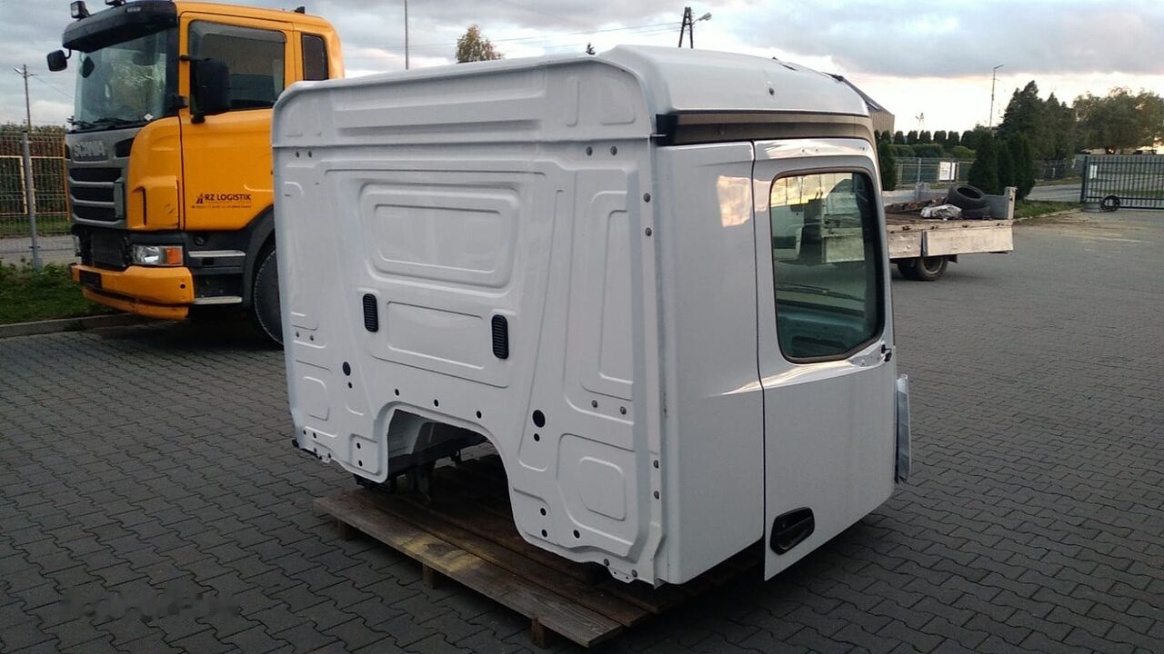 Mercedes-Benz Arocs 8x8 8x6 4x4 6x6 6x4 M Classic Space 320mm Mercedes-Benz AROCS Arocs 8x8 8x6 4x4 6x6 6x4 M Classic Space 320mm truck - Cabine por Camião: foto 4 Mercedes-Benz Arocs 8x8 8x6 4x4 6x6 6x4 M Classic Space 320mm Mercedes-Benz AROCS Arocs 8x8 8x6 4x4 6x6 6x4 M Classic Space 320mm truck - Cabine por Camião: foto 4