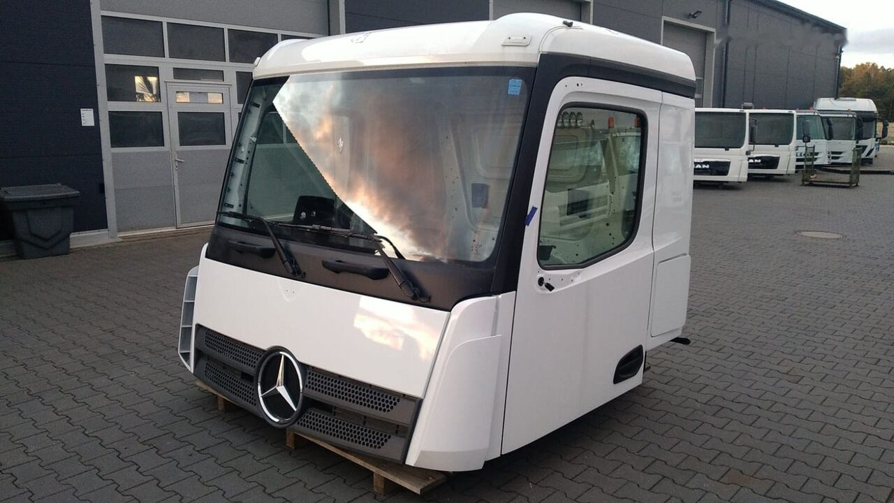 Mercedes-Benz Arocs 8x8 8x6 4x4 6x6 6x4 M Classic Space 320mm Mercedes-Benz AROCS Arocs 8x8 8x6 4x4 6x6 6x4 M Classic Space 320mm truck - Cabine por Camião: foto 2 Mercedes-Benz Arocs 8x8 8x6 4x4 6x6 6x4 M Classic Space 320mm Mercedes-Benz AROCS Arocs 8x8 8x6 4x4 6x6 6x4 M Classic Space 320mm truck - Cabine por Camião: foto 2