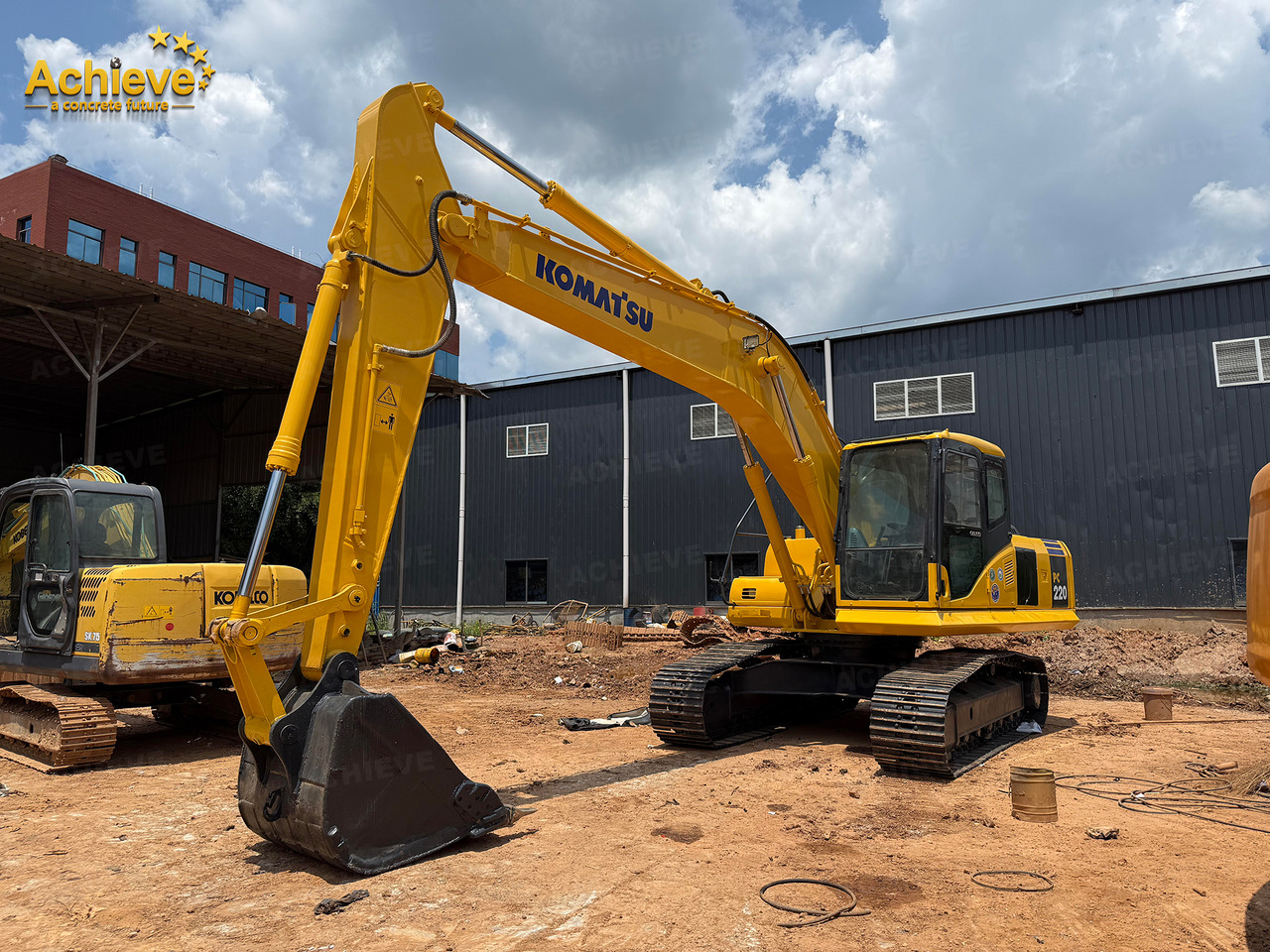 Komatsu PC220-8 1m³ 22tons SAA6D107E-1 110KW 400L【ACHIEVE】 TOP CONDITION!!! - Escavadora de rastos: foto 4 Komatsu PC220-8 1m³ 22tons SAA6D107E-1 110KW 400L【ACHIEVE】 TOP CONDITION!!! - Escavadora de rastos: foto 4