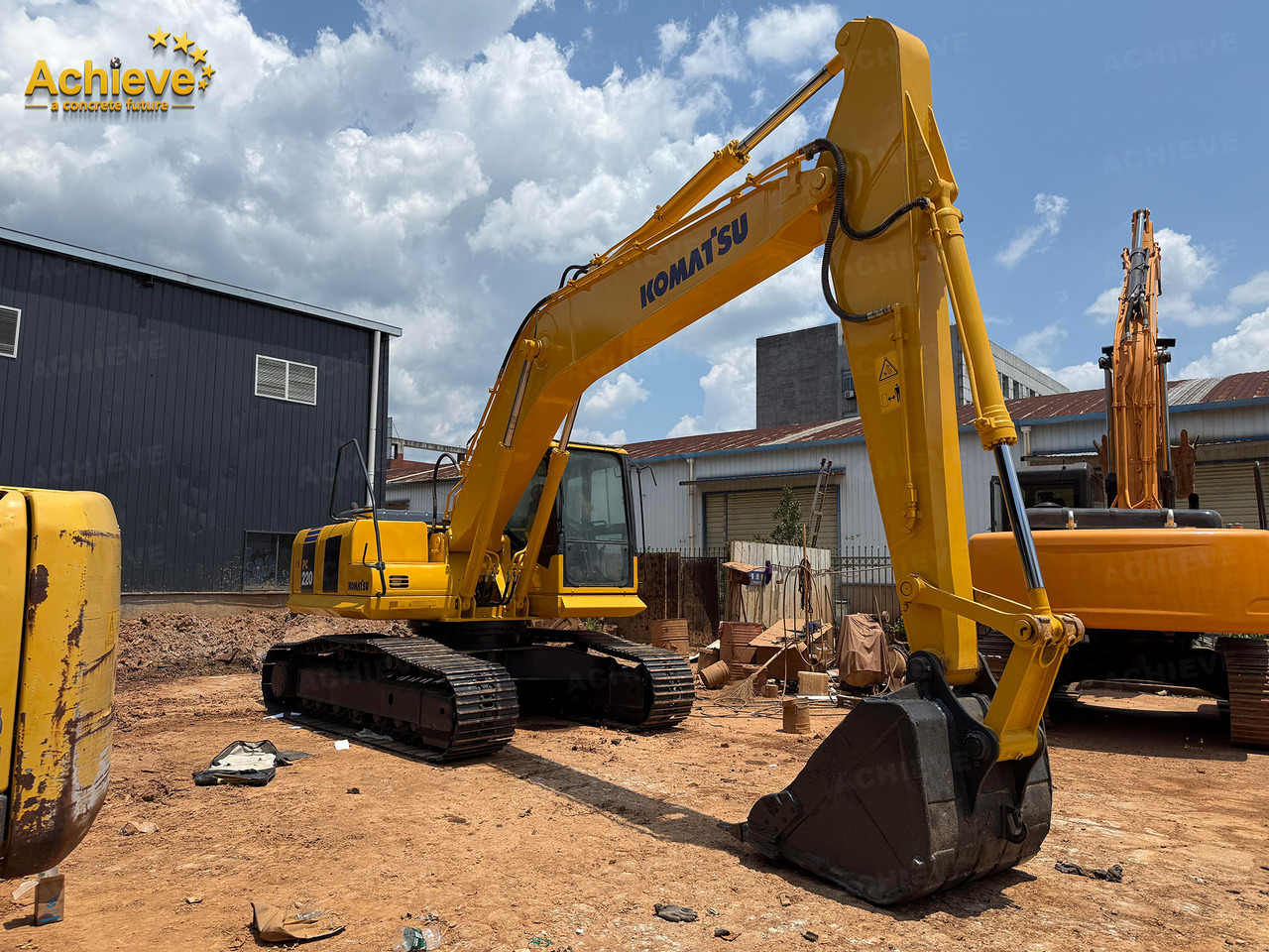 Komatsu PC220-8 1m³ 22tons SAA6D107E-1 110KW 400L【ACHIEVE】 TOP CONDITION!!! - Escavadora de rastos: foto 1 Komatsu PC220-8 1m³ 22tons SAA6D107E-1 110KW 400L【ACHIEVE】 TOP CONDITION!!! - Escavadora de rastos: foto 1