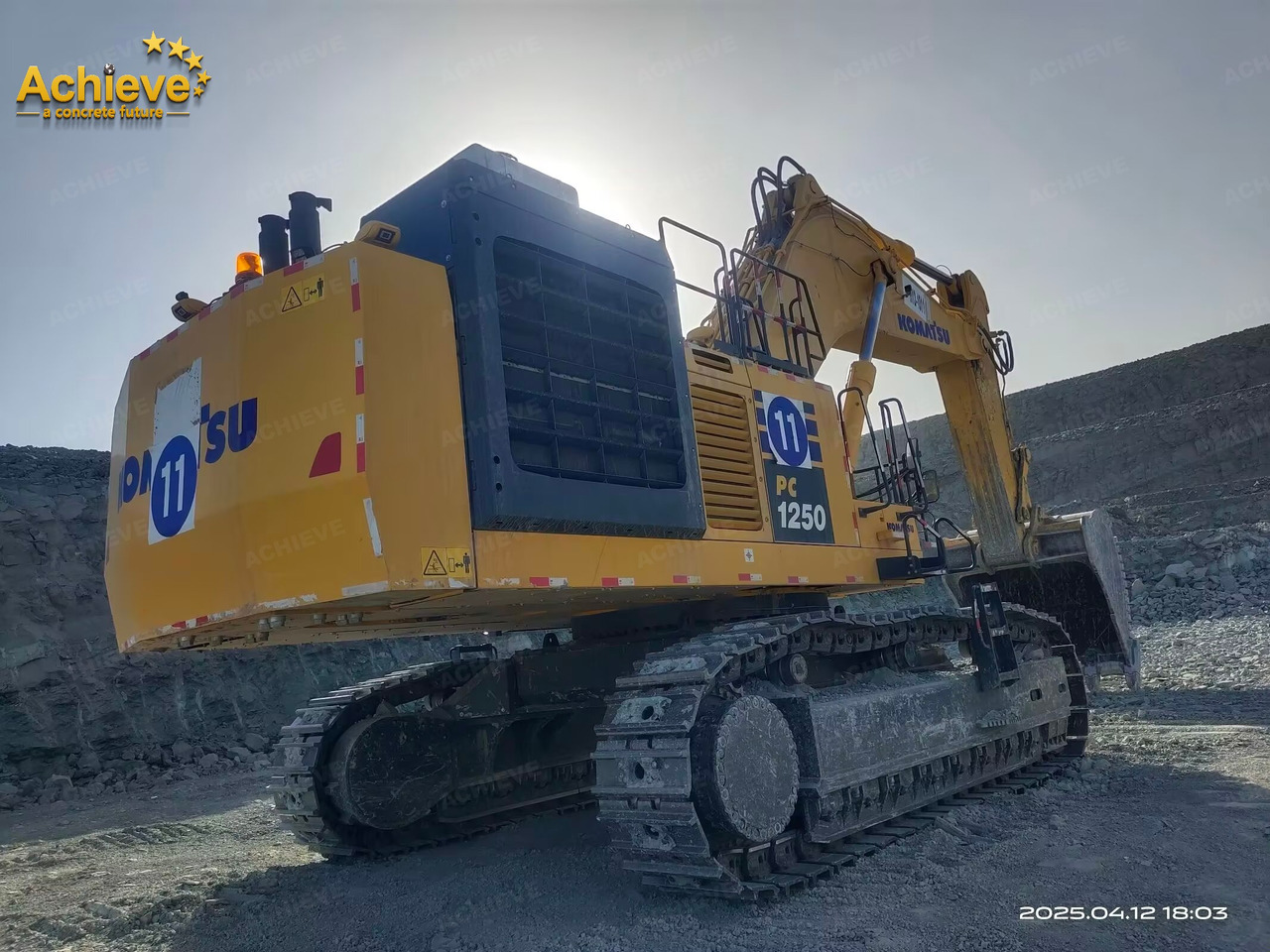 Komatsu 【ACHIEVE】TOP CONDITION!!! PC1250-11R 2023 4500h Horsepower (HP) 758 HP @ 1,800 rpm Operating weight (lbs) 269,300 - 272,600 Bucket Capacity (yd3) 5.3-9.5 - Escavadora de rastos: foto 3 Komatsu 【ACHIEVE】TOP CONDITION!!! PC1250-11R 2023 4500h Horsepower (HP) 758 HP @ 1,800 rpm Operating weight (lbs) 269,300 - 272,600 Bucket Capacity (yd3) 5.3-9.5 - Escavadora de rastos: foto 3