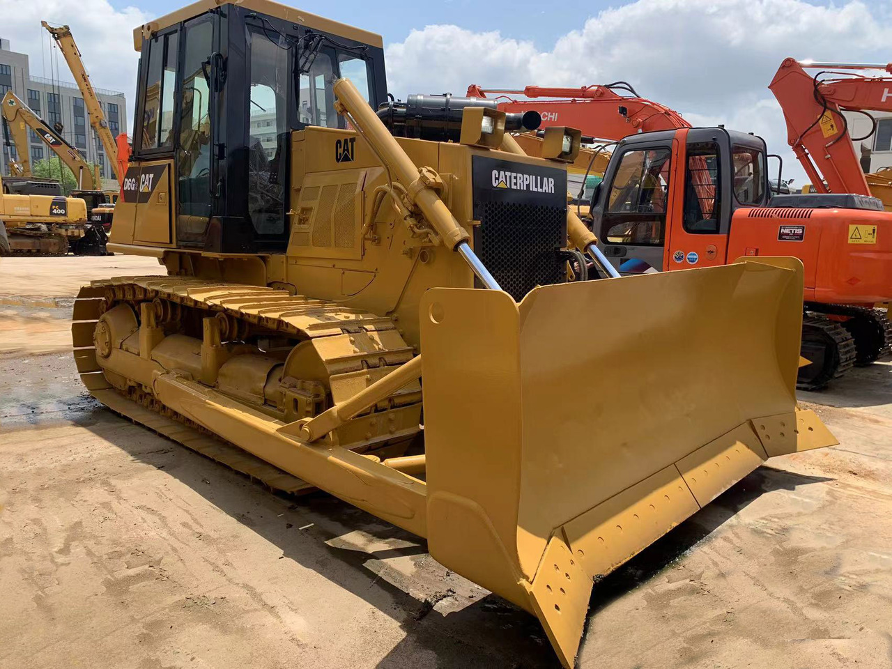 Caterpillar Bulldozer Used Condition CAT D6G, D6G2 Cheap Price - Buldôzer: foto 3 Caterpillar Bulldozer Used Condition CAT D6G, D6G2 Cheap Price - Buldôzer: foto 3