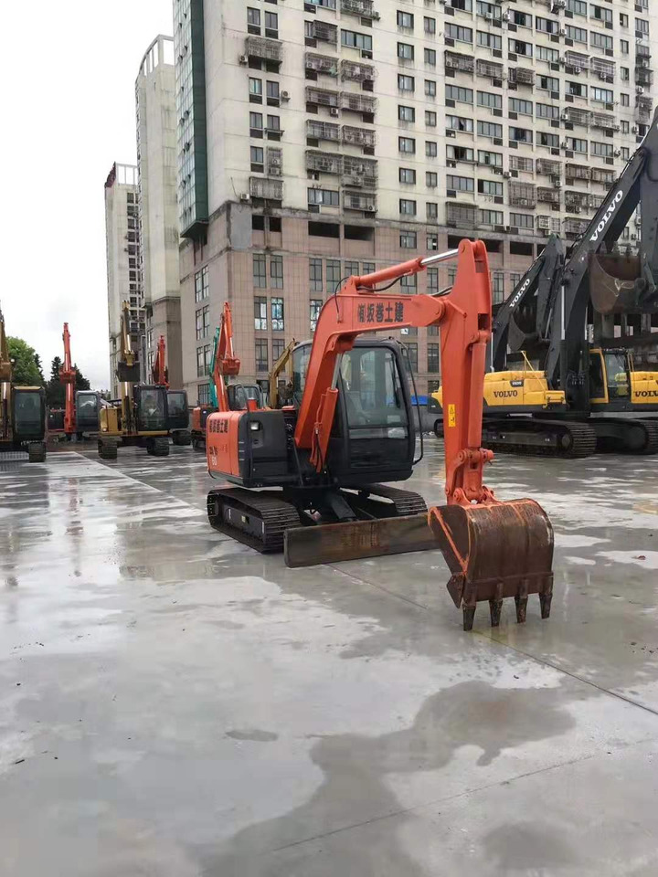 Hitachi 6 ton Hydraulic Excavator ZX60 Good Price - Escavadora de rastos: foto 2 Hitachi 6 ton Hydraulic Excavator ZX60 Good Price - Escavadora de rastos: foto 2