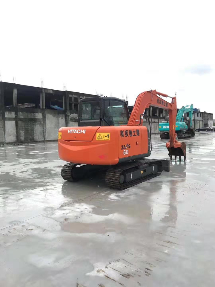 Hitachi 6 ton Hydraulic Excavator ZX60 Good Price - Escavadora de rastos: foto 3 Hitachi 6 ton Hydraulic Excavator ZX60 Good Price - Escavadora de rastos: foto 3