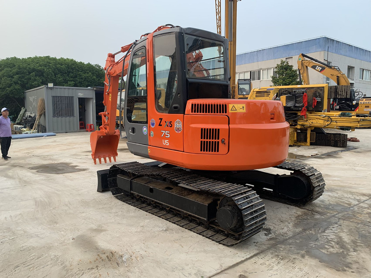 Hitachi Tracked Excavator ZX75 with Blade Dozer - Escavadora de rastos: foto 2 Hitachi Tracked Excavator ZX75 with Blade Dozer - Escavadora de rastos: foto 2