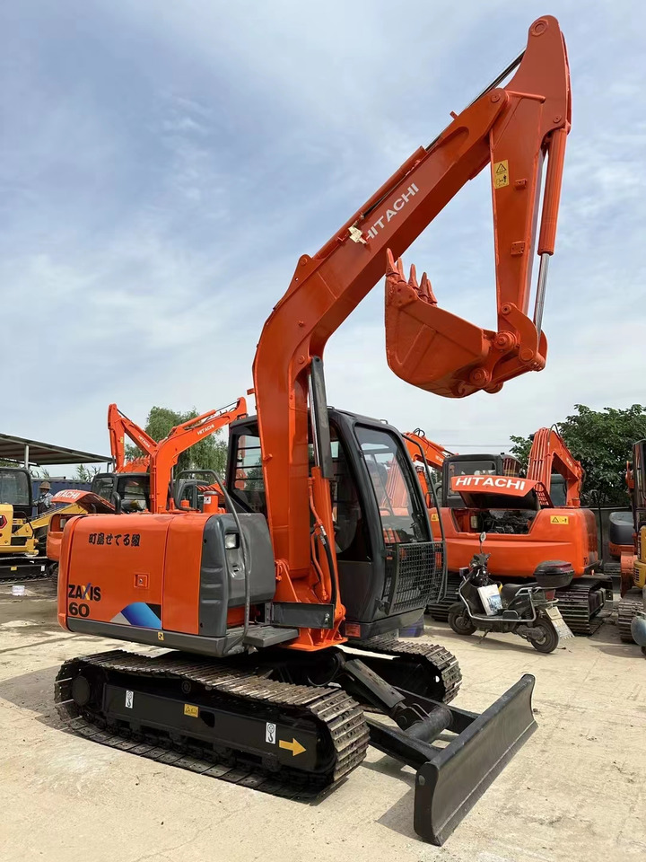 Hitachi ZX60 Mini Excavator Cheap Machine - Escavadora de rastos: foto 1 Hitachi ZX60 Mini Excavator Cheap Machine - Escavadora de rastos: foto 1