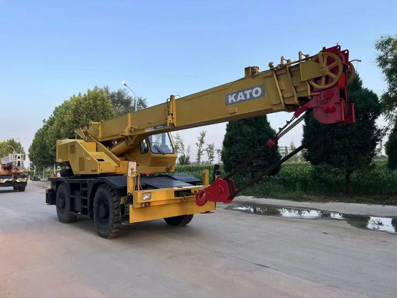 KATO KR250 Good Price 25 ton Rough Terrain Crane - Grua móvel: foto 1 KATO KR250 Good Price 25 ton Rough Terrain Crane - Grua móvel: foto 1