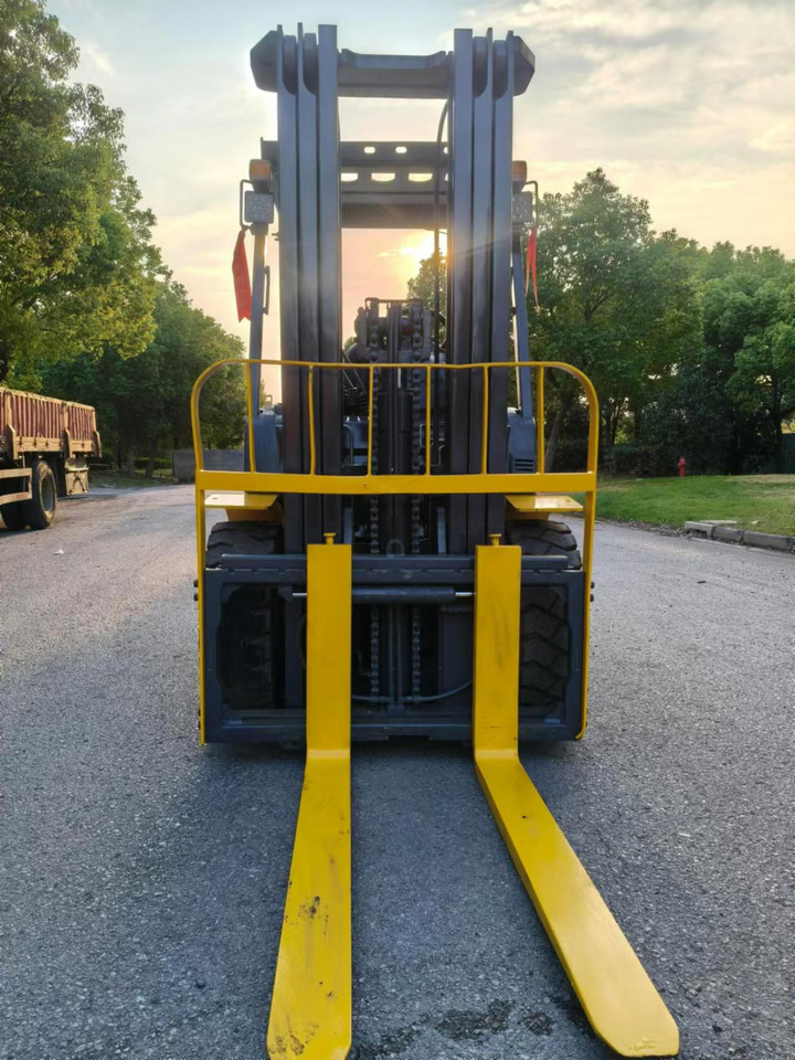 Komatsu Forklift 3 ton Capacity FD30-15, FD30-16, FD30-17 - Empilhadeira a diesel: foto 4 Komatsu Forklift 3 ton Capacity FD30-15, FD30-16, FD30-17 - Empilhadeira a diesel: foto 4