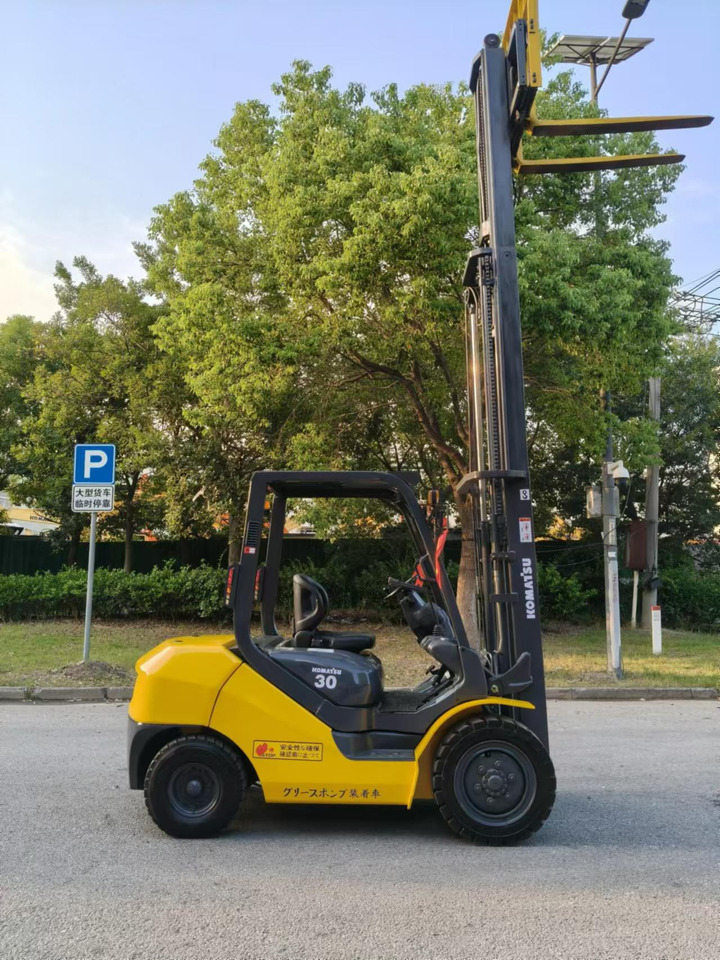Komatsu Forklift 3 ton Capacity FD30-15, FD30-16, FD30-17 - Empilhadeira a diesel: foto 1 Komatsu Forklift 3 ton Capacity FD30-15, FD30-16, FD30-17 - Empilhadeira a diesel: foto 1