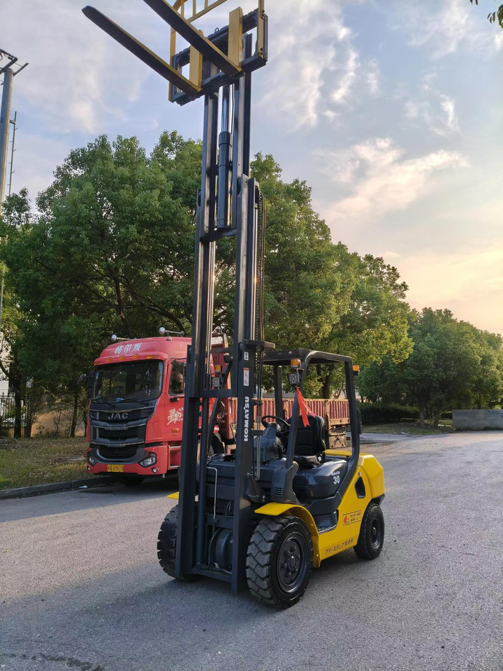 Komatsu Forklift 3 ton Capacity FD30-15, FD30-16, FD30-17 - Empilhadeira a diesel: foto 3 Komatsu Forklift 3 ton Capacity FD30-15, FD30-16, FD30-17 - Empilhadeira a diesel: foto 3