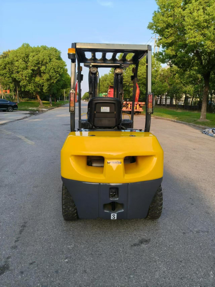 Komatsu Forklift 3 ton Capacity FD30-15, FD30-16, FD30-17 - Empilhadeira a diesel: foto 5 Komatsu Forklift 3 ton Capacity FD30-15, FD30-16, FD30-17 - Empilhadeira a diesel: foto 5