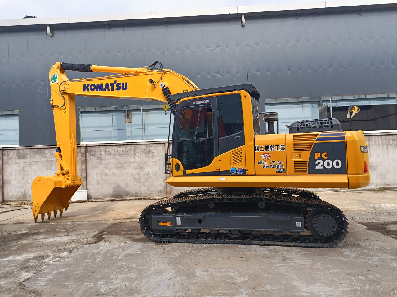 Komatsu Tracked Excavator PC200 Secondhand Condition - Escavadora de rastos: foto 1 Komatsu Tracked Excavator PC200 Secondhand Condition - Escavadora de rastos: foto 1