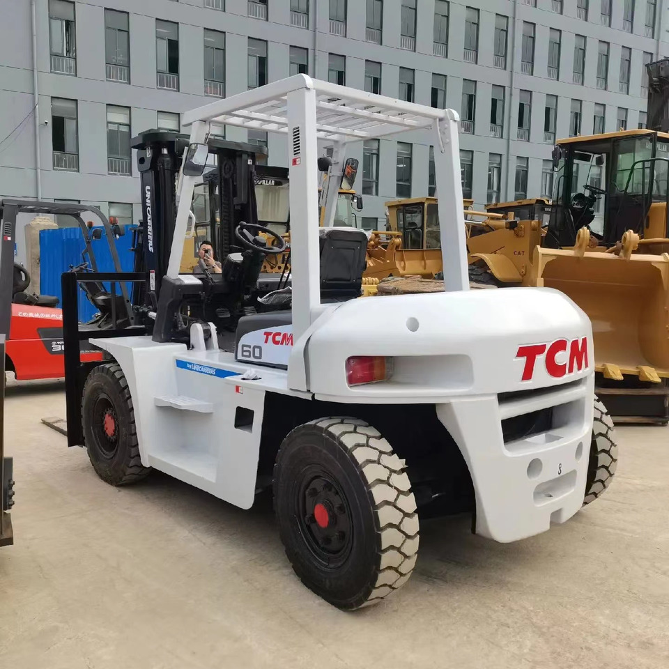 TCM 6 ton Diesel Forklift FD60 with Fork Positioner - Empilhadeira a diesel: foto 5 TCM 6 ton Diesel Forklift FD60 with Fork Positioner - Empilhadeira a diesel: foto 5