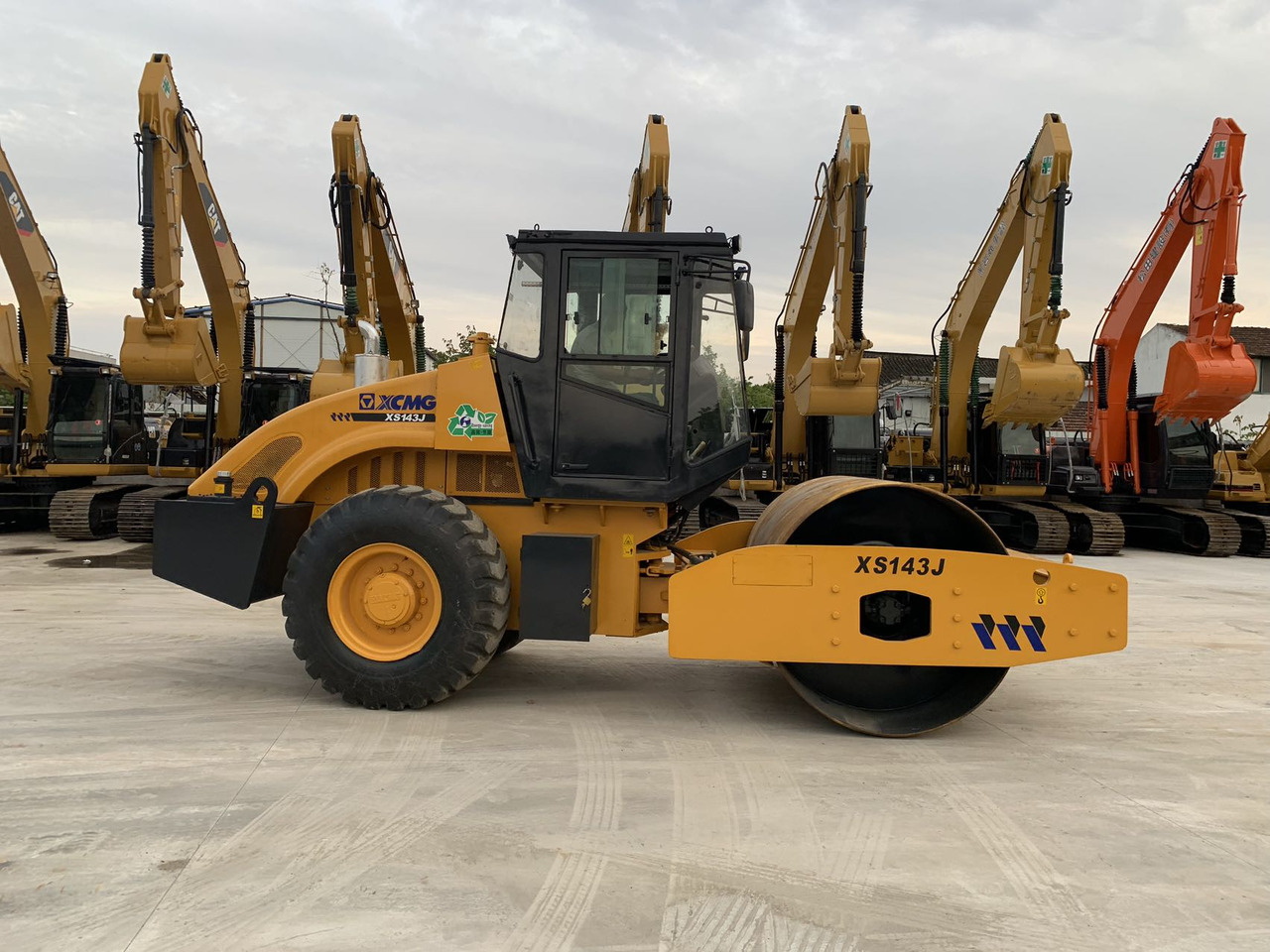 XCMG XS143J Vibratory Road roller Secondhand Condition - Compactador de asfalto: foto 4 XCMG XS143J Vibratory Road roller Secondhand Condition - Compactador de asfalto: foto 4