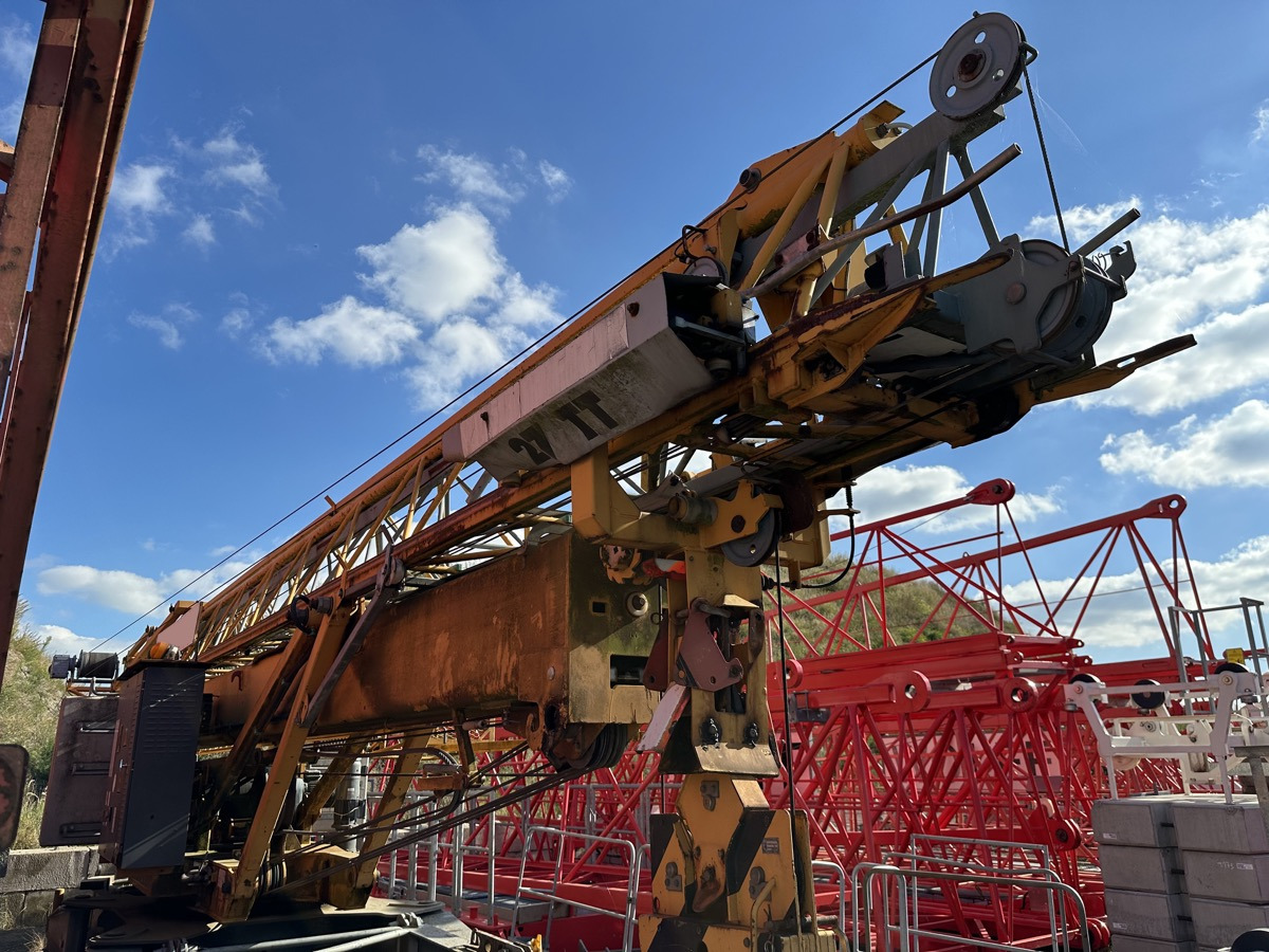 LIEBHERR 27 TT - Grua automontante: foto 2 LIEBHERR 27 TT - Grua automontante: foto 2