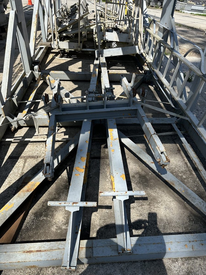 POTAIN T60A telescopic cage - Guindaste de torre: foto 3 POTAIN T60A telescopic cage - Guindaste de torre: foto 3