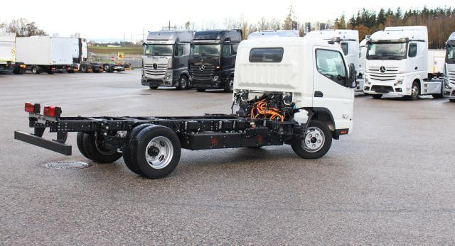 FUSO Canter 4C15E - Camião chassi: foto 2 FUSO Canter 4C15E - Camião chassi: foto 2