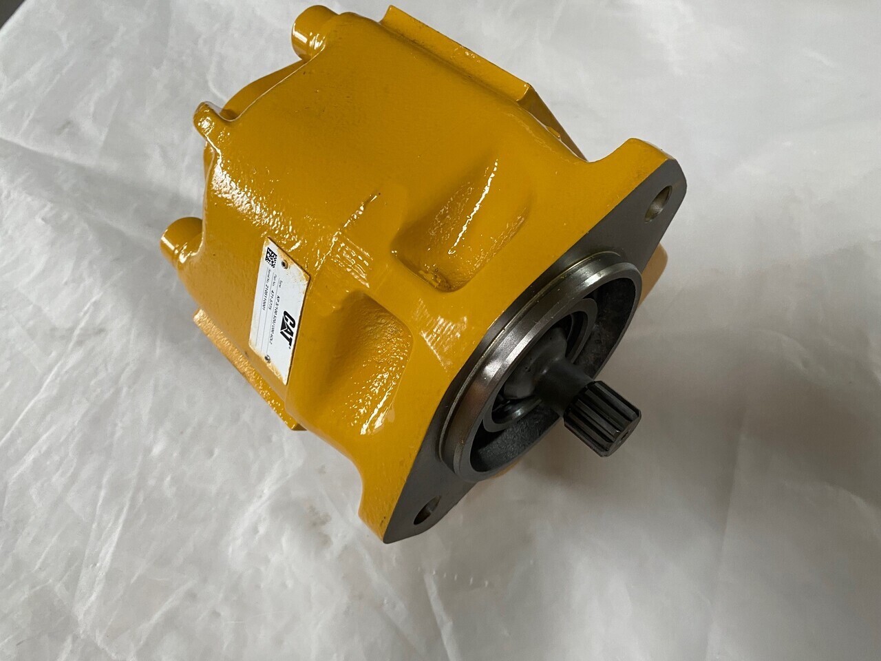 O&K Terex Caterpillar Geared pump 2403122 1459388 471-5775 - Sistema de arrefecimento por Camião: foto 1 O&K Terex Caterpillar Geared pump 2403122 1459388 471-5775 - Sistema de arrefecimento por Camião: foto 1