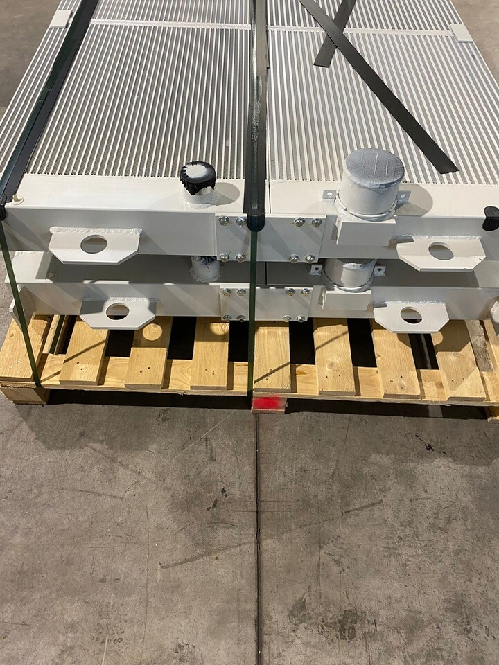 O&K Terex Water radiator RH120 Cat 6030 3672533 1459344 533-9472 - Radiador por Camião: foto 2 O&K Terex Water radiator RH120 Cat 6030 3672533 1459344 533-9472 - Radiador por Camião: foto 2