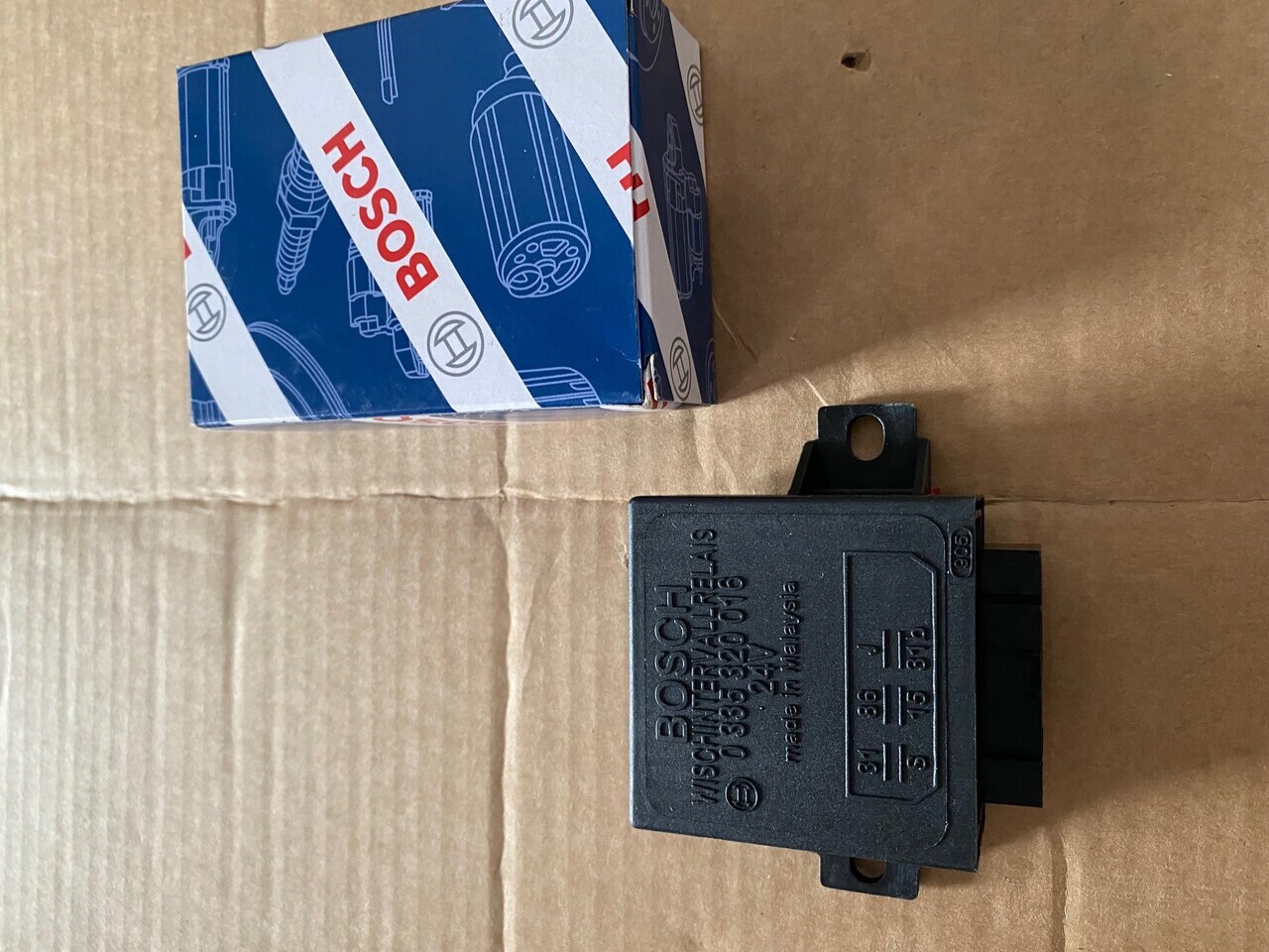BOSCH Relay, wipe-/wash interval BOSCH 0 335 320 016 0335320016 - Peça de reposição: foto 1 BOSCH Relay, wipe-/wash interval BOSCH 0 335 320 016 0335320016 - Peça de reposição: foto 1