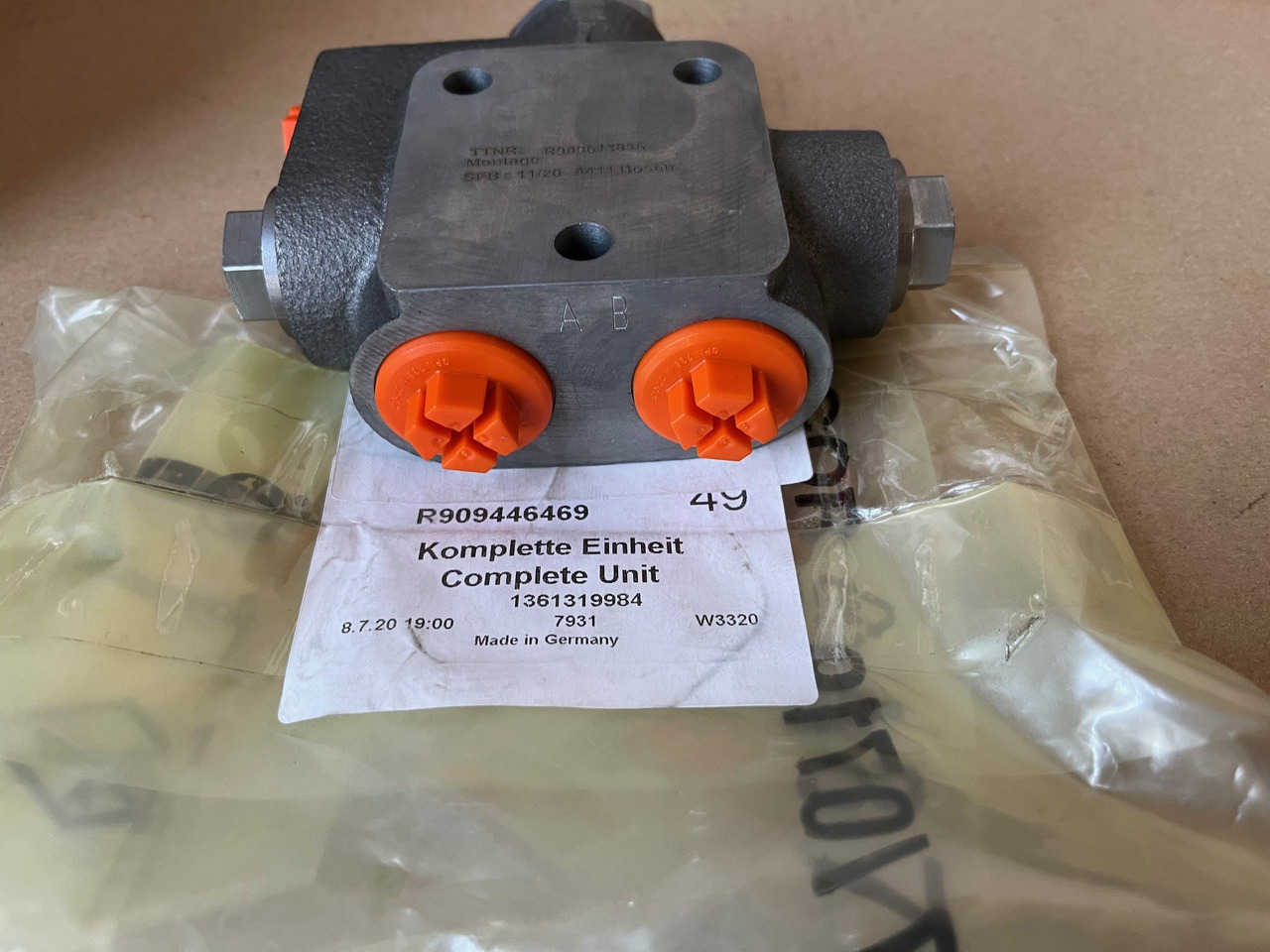 REXROTH R909446469 Flushing & Boost valve - Peça de reposição por Escavadeira: foto 1 REXROTH R909446469 Flushing & Boost valve - Peça de reposição por Escavadeira: foto 1