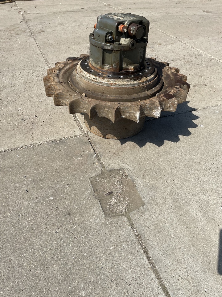 LIEBHERR R906 - Comando final por Escavadora de rastos: foto 1 LIEBHERR R906 - Comando final por Escavadora de rastos: foto 1