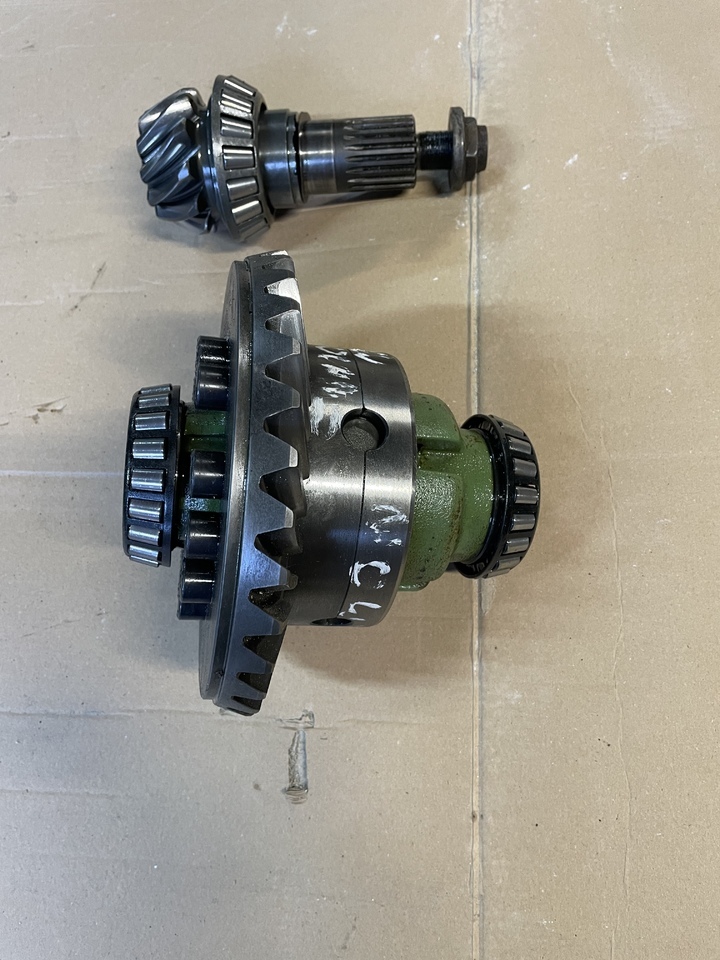 NEW HOLLAND MH PLUS - Diferencial por Escavadeira de rodas: foto 1 NEW HOLLAND MH PLUS - Diferencial por Escavadeira de rodas: foto 1