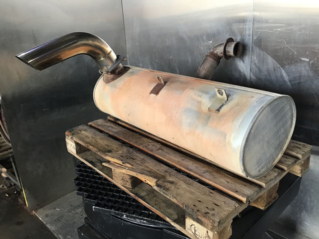 Liebherr A944C Li / A954C Li / R944C Li / R954C - Silenciador: foto 1 Liebherr A944C Li / A954C Li / R944C Li / R954C - Silenciador: foto 1