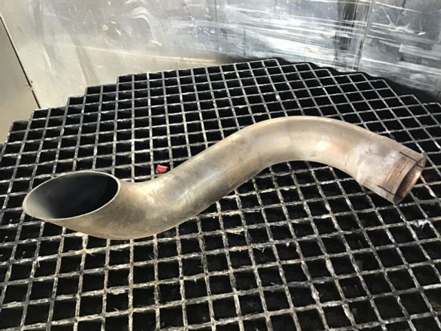 Liebherr Exhaust Pipe - Tubo de escape: foto 1 Liebherr Exhaust Pipe - Tubo de escape: foto 1