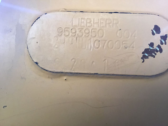 Liebherr Fuel Tank - Tanque de combustível: foto 3 Liebherr Fuel Tank - Tanque de combustível: foto 3