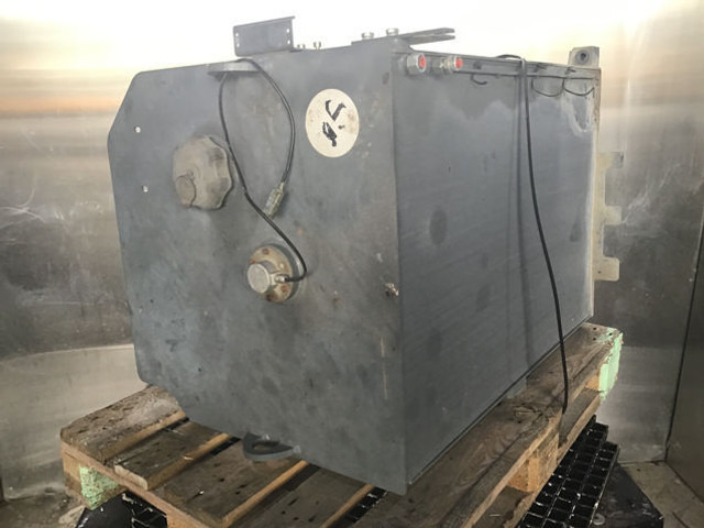 Liebherr Fuel Tank - Tanque de combustível: foto 2 Liebherr Fuel Tank - Tanque de combustível: foto 2