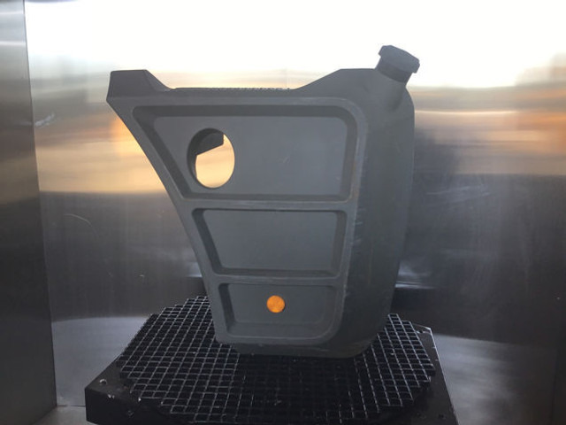 Liebherr Fuel Tank - Tanque de combustível: foto 1 Liebherr Fuel Tank - Tanque de combustível: foto 1