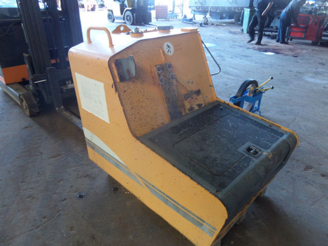 Liebherr Fuel Tank - Tanque de combustível: foto 1 Liebherr Fuel Tank - Tanque de combustível: foto 1