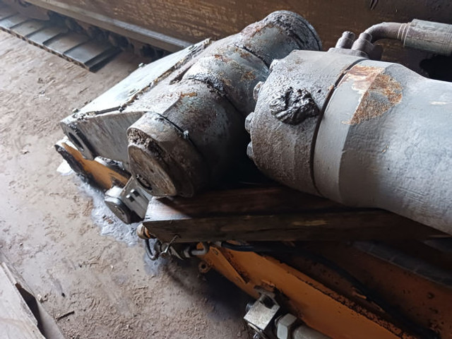 Liebherr  - Quinta-roda: foto 1 Liebherr  - Quinta-roda: foto 1