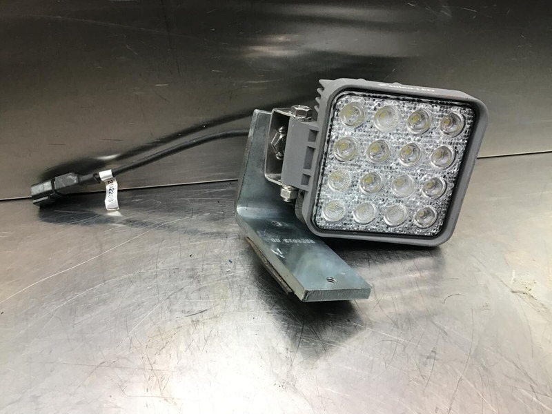 Liebherr LH35 M / LH50 M / LH40 M / LH50 MHR / LH35 MT / A916 / A918 / A918 COMPACT / A920 / A922 RAIL / A924 / A924 RAIL / A928 / LH22 M - Farol dianteira: foto 3 Liebherr LH35 M / LH50 M / LH40 M / LH50 MHR / LH35 MT / A916 / A918 / A918 COMPACT / A920 / A922 RAIL / A924 / A924 RAIL / A928 / LH22 M - Farol dianteira: foto 3