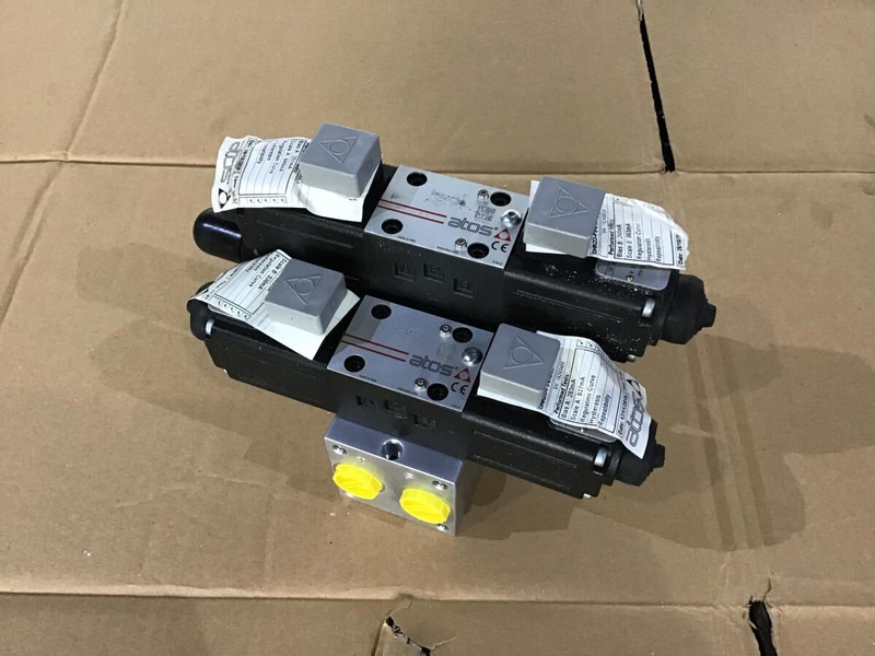 Liebherr Messet - Painel de instrumentos: foto 3 Liebherr Messet - Painel de instrumentos: foto 3