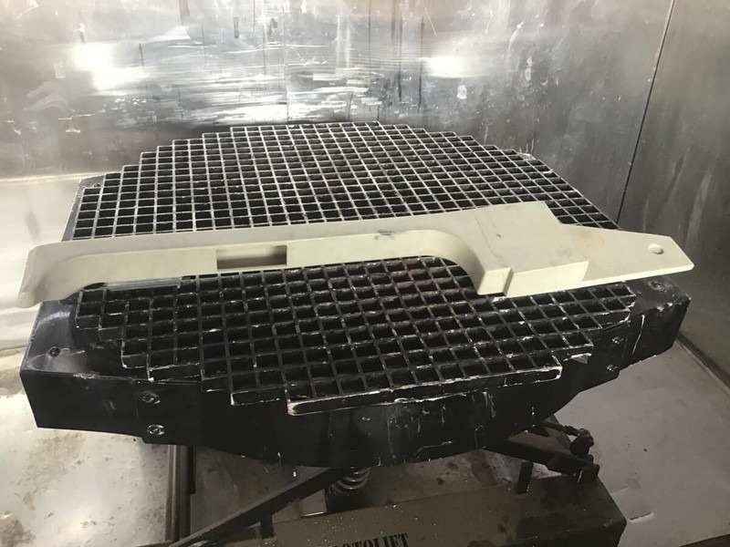 Liebherr R914STD / R914HDSL / R914B / R914 EW / R904 / R924 B / R934 / R934B / R954B / R964B / R974B / R974 - Tubo de admissão: foto 3 Liebherr R914STD / R914HDSL / R914B / R914 EW / R904 / R924 B / R934 / R934B / R954B / R964B / R974B / R974 - Tubo de admissão: foto 3