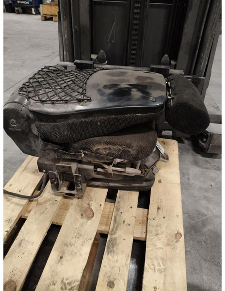 Liebherr R926 COMP / R946 LC / R946 LC-V / R946 NLC / R946 S-HD / R950 / R950 LC-V / R950 S-HD / R922 LC / R926 LC / R920 LC / R920 NLC / - Banco: foto 2 Liebherr R926 COMP / R946 LC / R946 LC-V / R946 NLC / R946 S-HD / R950 / R950 LC-V / R950 S-HD / R922 LC / R926 LC / R920 LC / R920 NLC / - Banco: foto 2