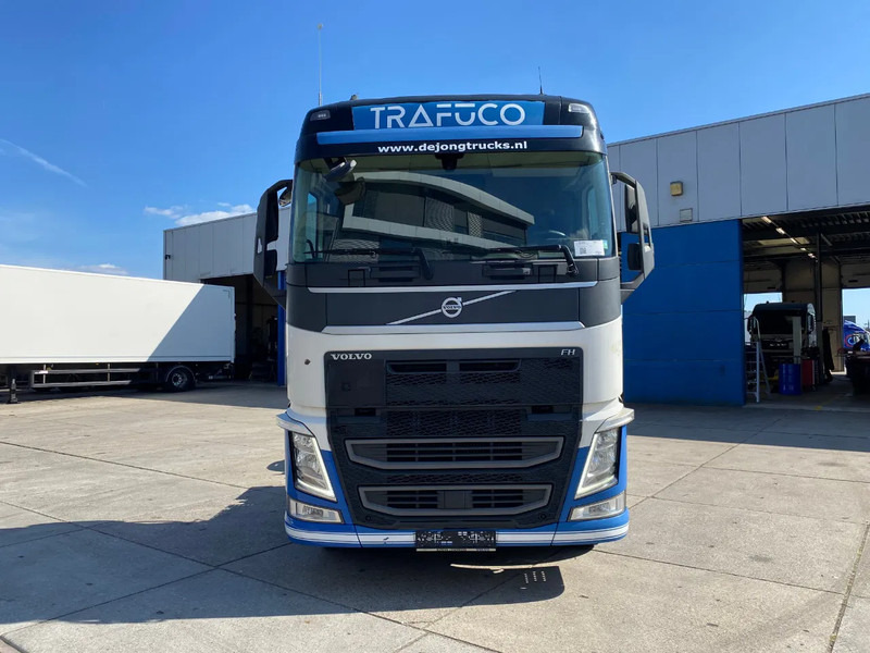Volvo FH 13.420 Globetrotter / ADR + PTO / Stand Airco - Tractor: foto 2 Volvo FH 13.420 Globetrotter / ADR + PTO / Stand Airco - Tractor: foto 2
