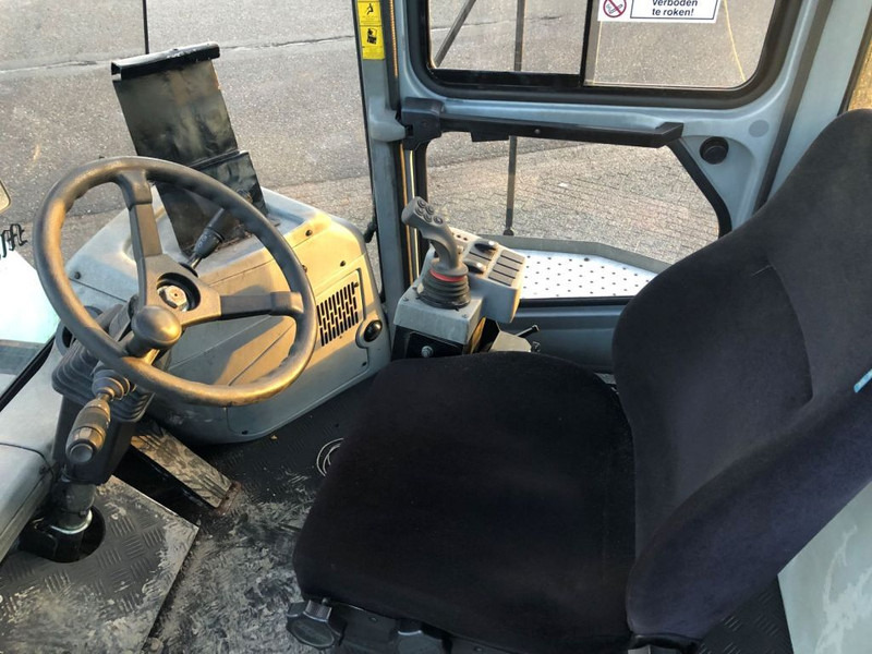 KONECRANES SMV4531 TB5 - Reachstacker porta contentores: foto 3 KONECRANES SMV4531 TB5 - Reachstacker porta contentores: foto 3